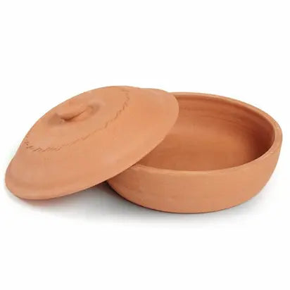 Traditioneller Tontopf zum Backen und Braten